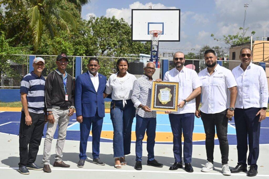Banreservas inaugura remozamiento de la Cancha de Los Alcarrizos,. eldigital.com.do
