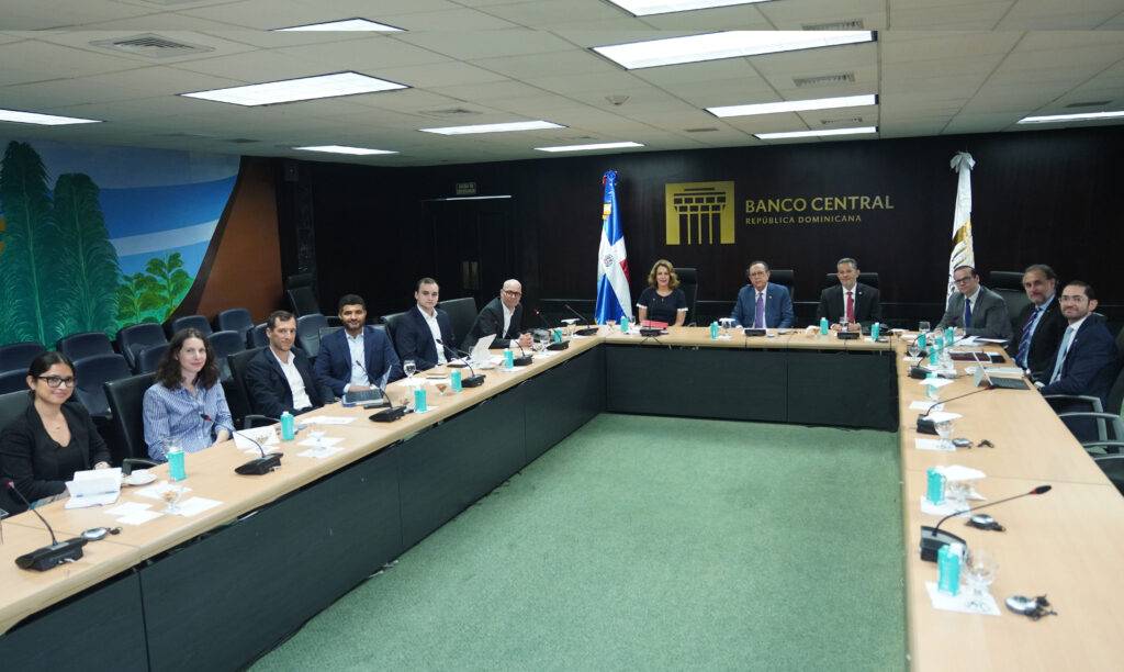 Gobernador Valdez Albizu recibe a funcionarios de Morgan Stanley y otros inversionistas internacionales, eldigital.com.do
