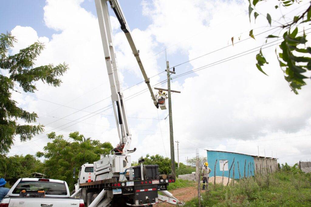 Brigadas de ETED reemplazarán postes de línea 69 kV Dajao-Sabana Perdida, este viernes, eldigital.com.do