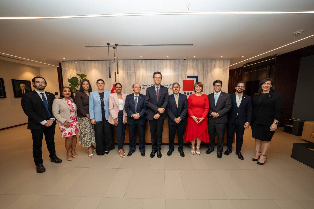 ABA expone a la misión del FMI resultados del sector bancario e iniciativas institucionales, eldigital.com.do