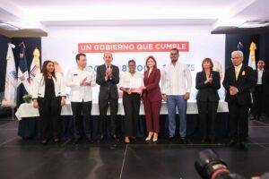 Gobierno dominicano inicia entrega de becas nacionales a miles de jóvenes meritorios, eldigital.com.do