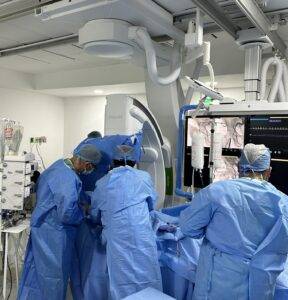 HOMS marca hito en el país con implante de prótesis cardiovascular, eldigital.com.do