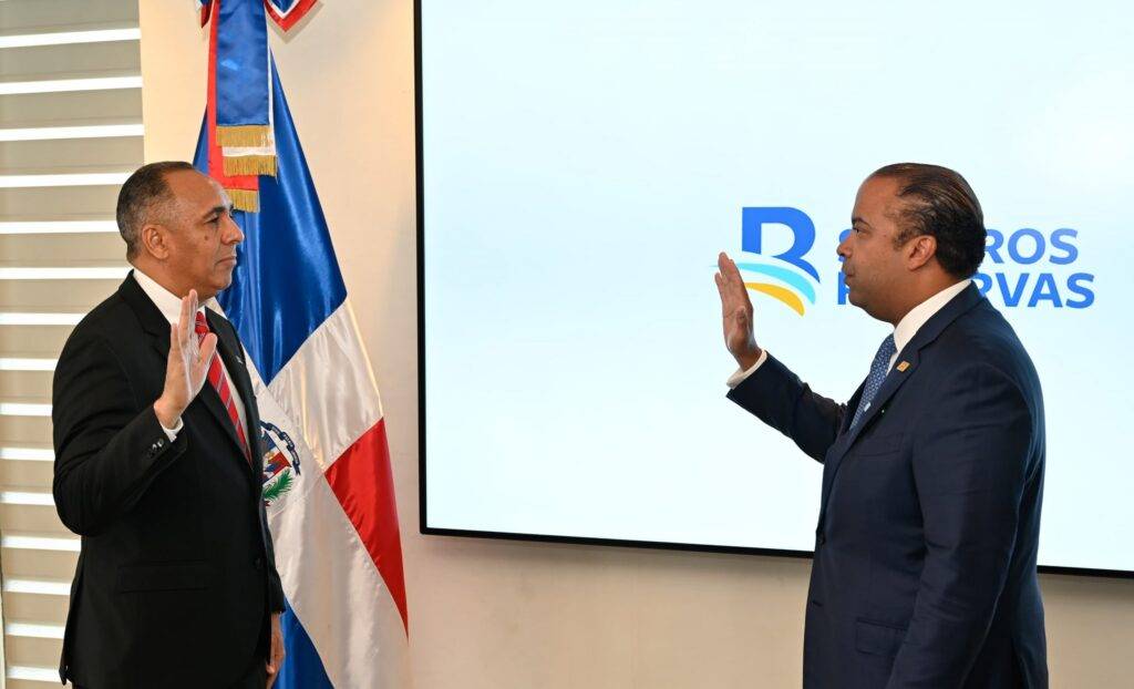 Nelson Arroyo asume vicepresidencia Seguros Reservas