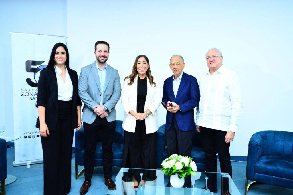 Huchi Lora destaca la evolución y relevancia del periodismo dominicano en un panel de zona franca, eldigital.com.do