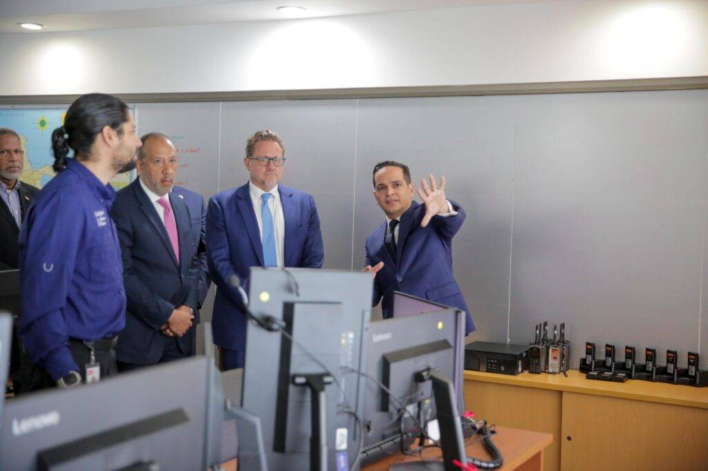 Subsecretario adjunto del Programa INL del gobierno de los EE. UU visita instalaciones del 911, eldigital.com.do