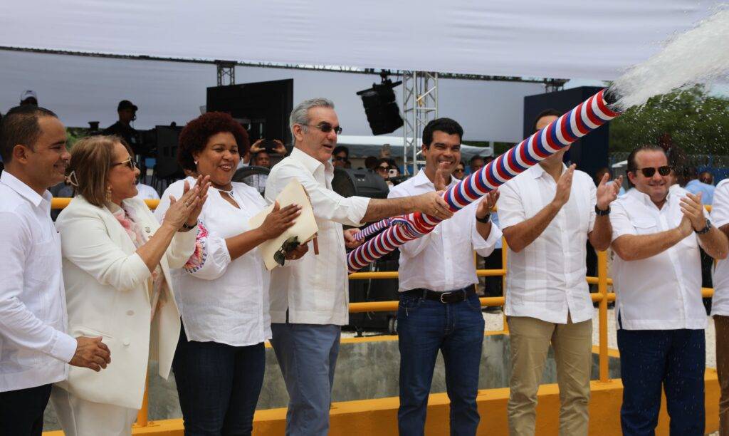 El presidente y el director del INAPA inauguran acueducto de Cabo Rojo en Pedernales, eldigital.com.do