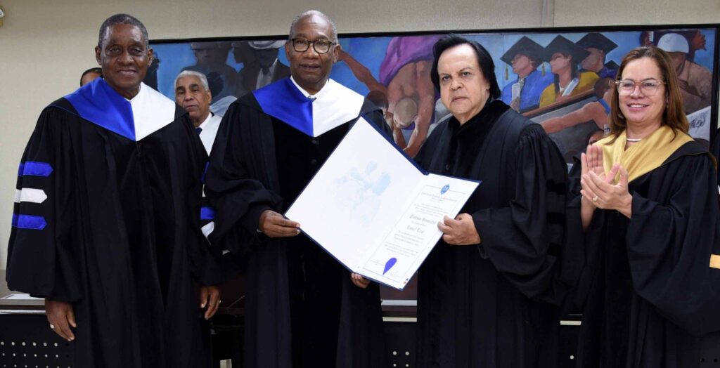 La UASD otorga el título de Profesor Honorario a Leonel Lirio por su impacto en la moda dominicana, eldigital.com.do