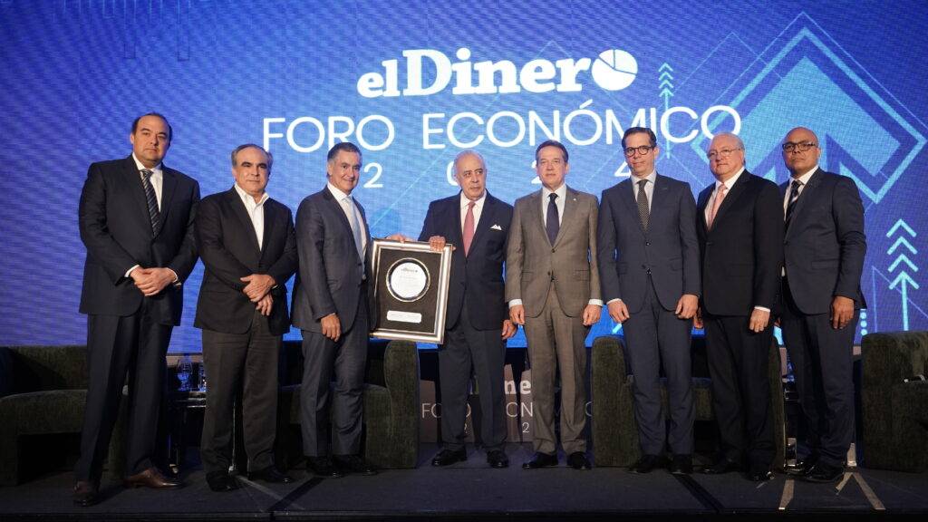 Raúl Féliz, durante su conferencia magistral Cómo convertir el crecimiento económico en desarrollo en el 4to Foro Económico elDinero 2024, eldigital.com.do