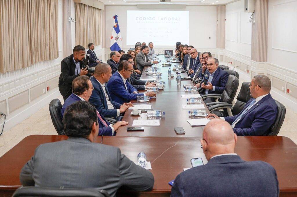 Sector empresarial presenta propuesta que mantiene la cesantía, eldigital.com.do