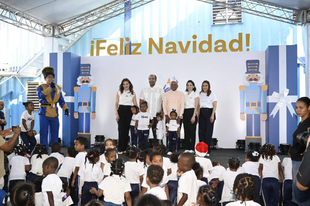 Voluntariado Banreservas realiza fiesta navideña en la escuela Movearte del Río Ozama, eldigital.com.do