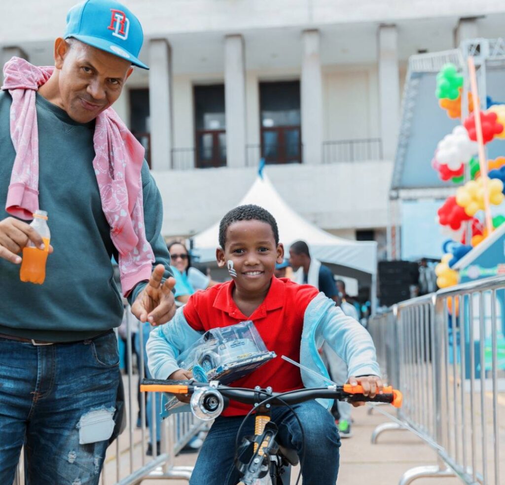 ADN recolecta en rotundo orden más de 3.7 millones de botellitas en Plásticos por Juguetes, eldigital.com.do