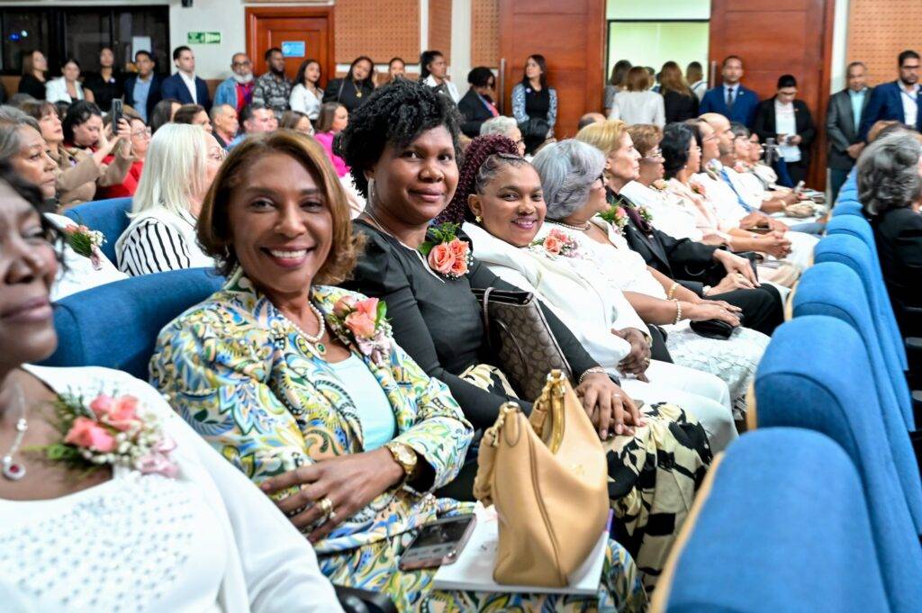 Senado reconoce liderazgo de 32 mujeres dominicanas en el marco del Día Internacional de la Mujer, eldigital.com.do