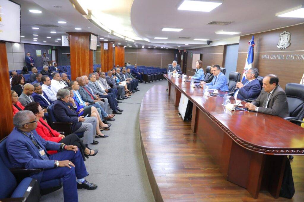 JCE presentó hoy proyecto de nueva cédula a partidos minoritarios, eldigital.com.do