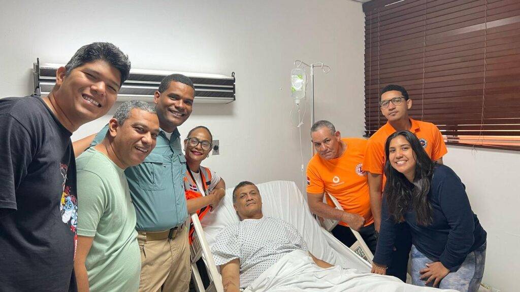 Sobreviviente de la tragedia del Jet Set se reencuentra con sus rescatistas de Defensa Civil, eldigital.com.do