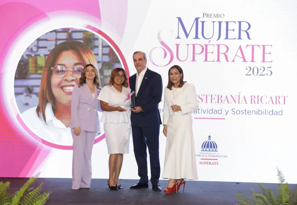 Gobierno reconoce a 36 mujeres emprendedoras, aquí las cinco recomendaciones del presidente, eldigital.com.do
