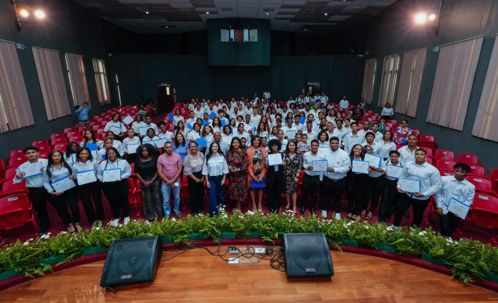 Banco Popular y Loyola forman cientos de jóvenes en emprendimiento, eldigital.com.do