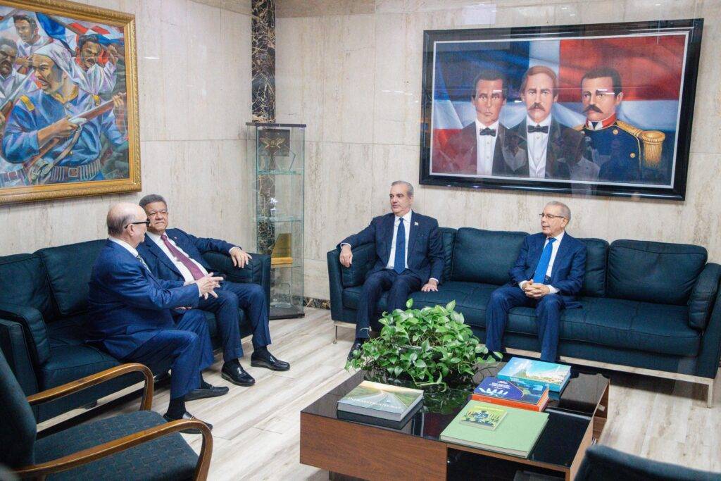 Abinader, Leonel, Danilo e Hipólito acuerdan promover una política exterior unificada sobre Haití, eldigital.com.do