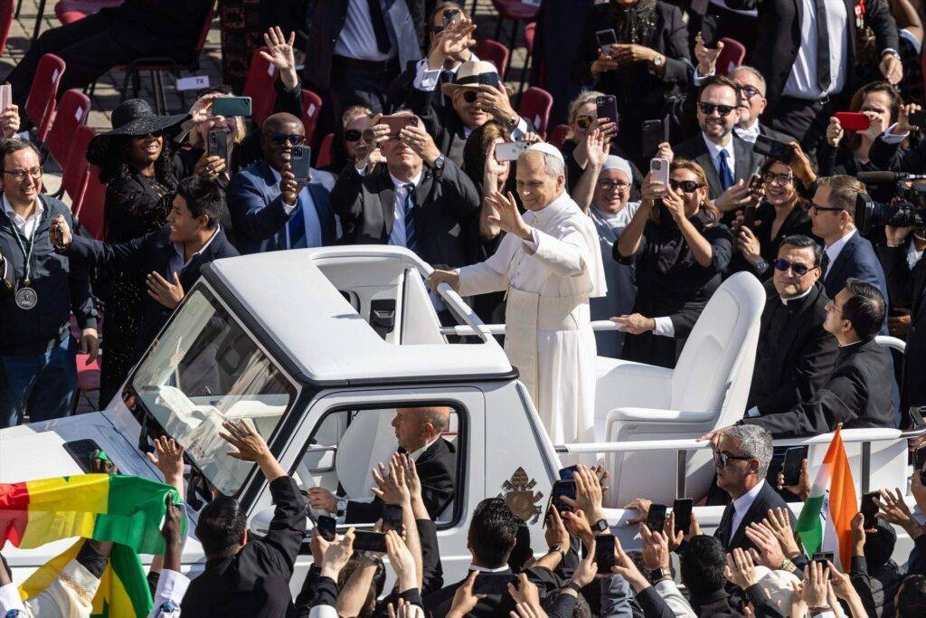 El papa León XIV estrena un papamóvil híbrido, eldigital.com.do