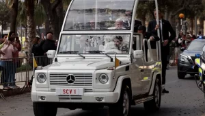 El papa León XIV estrena un papamóvil híbrido, eldigital.com.do