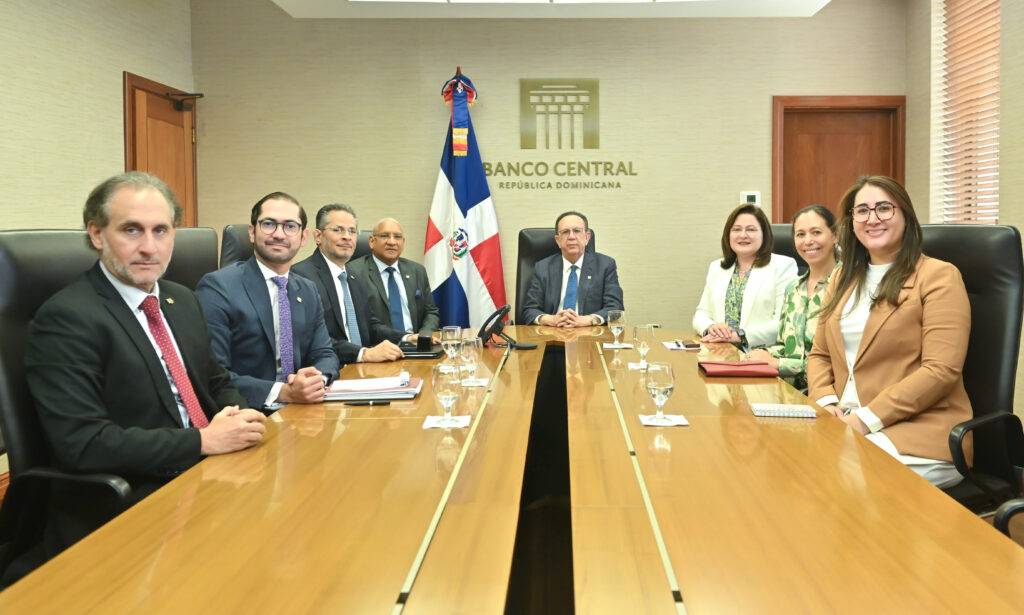 Gobernador Valdez Albizu se reunió con encargada de Banca Corporativa del Citi Bank, eldigital.com.do