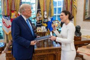 Embajadora María Isabel Castillo Báez presenta cartas credenciales al presidente Donald Trump, eldigital.com.do