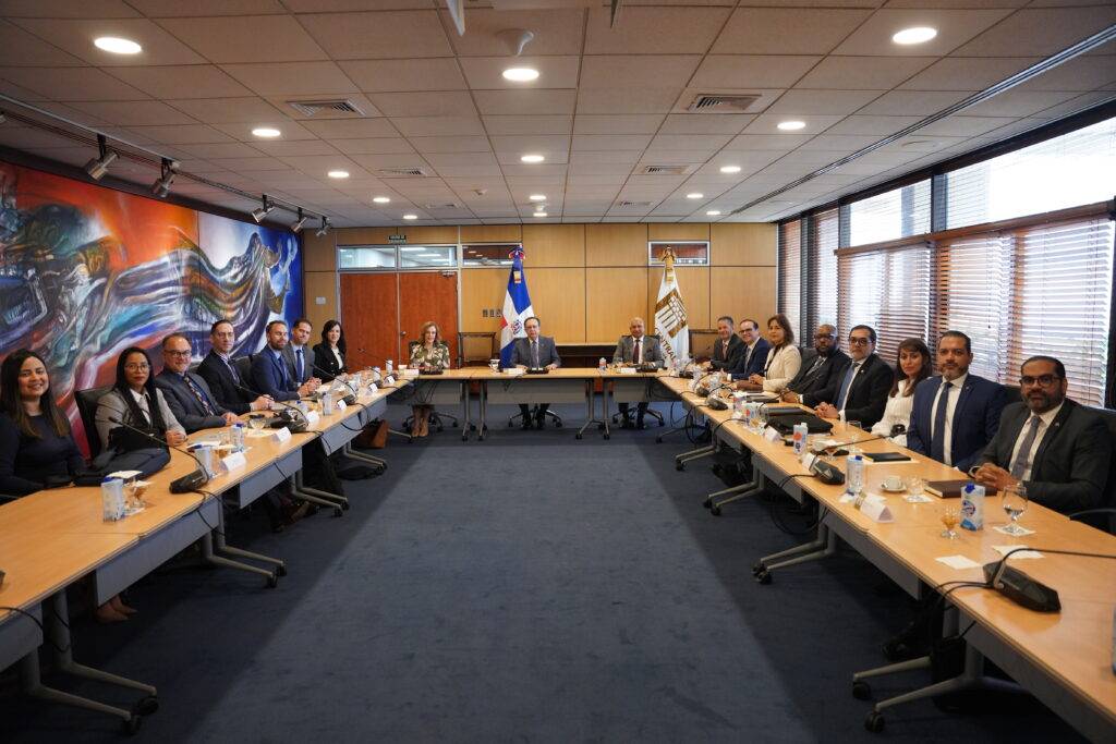 Valdez Albizu se reúne con delegación del Tony Blair Institute, eldigital.com.do