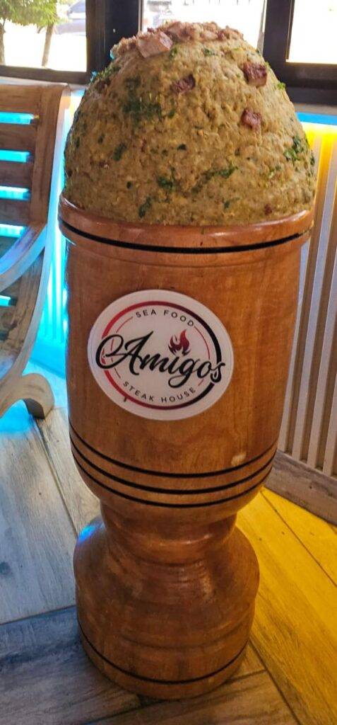 Equipo de chefs realiza prueba a escala del mofongo más grande del mundo rumbo al Récord Guinness, eldigital.com.do