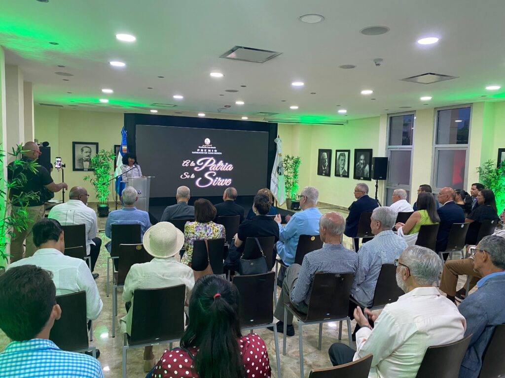 Entregan Premio Juan Bosch a dominicanos destacados, eldigital.com.do