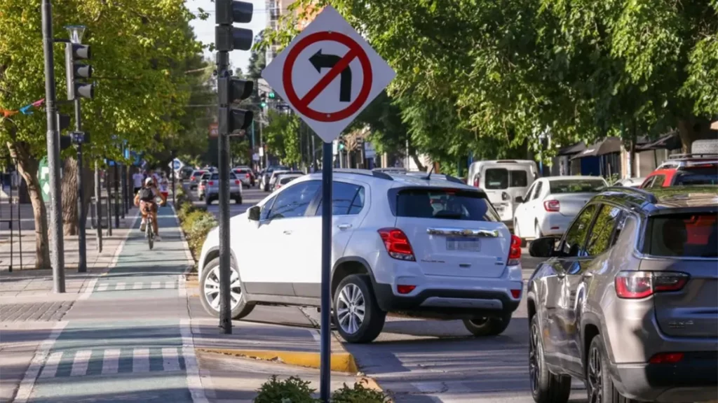 ¡Prohibido doblar a la izquierda!