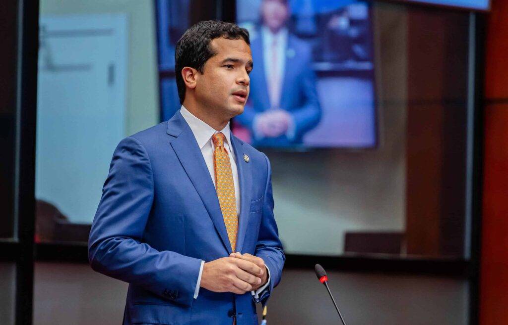 Omar Fernández pide atención a falta de cupos en escuelas, eldigital.com.do