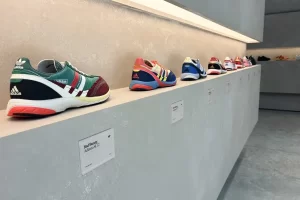 Exposición de calzado Adidas de Bad Bunny genera interés en Museo de Arte de Puerto Rico, eldigital.com.do