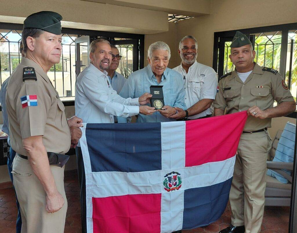 Francisco Alberto Caamaño junto al general Héctor Lachapelle Díaz. elDigital.com.do