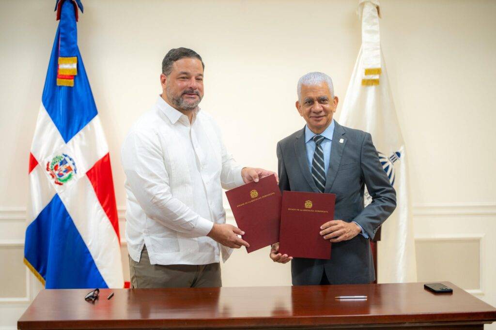 Senado y Medio Ambiente firman acuerdo para la implementación de amplio programa de responsabilidad social, eldigital.com.do
