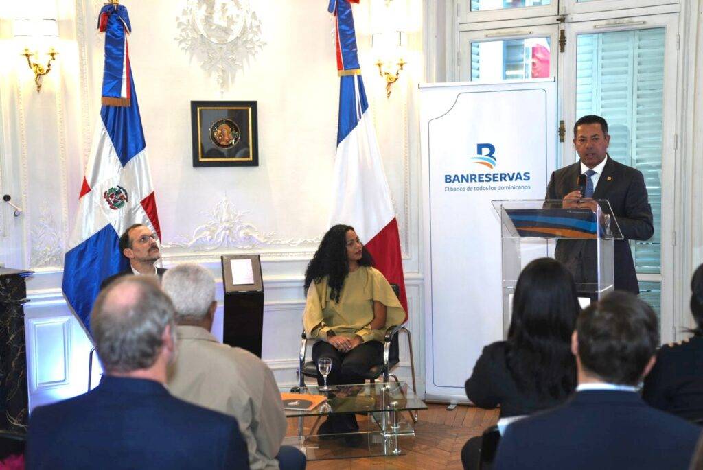 Banreservas y Embajada Dominicana en Francia celebran conversatorio con Melissa Roedán, eldigital.com.do