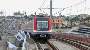 Abinader se 'monta' en el Metro de Los Alcarrizos; dice es seguro, eldigital.com.do