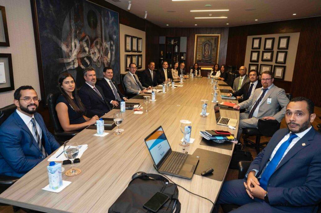 Ejecutivos de Banreservas reciben delegación del FMI @Banreservas @elDigital_RD