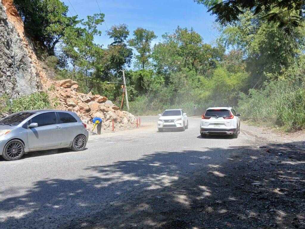 Obras Públicas restablece el tránsito en carretera La Vega–Jarabacoa tras deslizamiento en la zona de La Virgen, eldigital.com.do