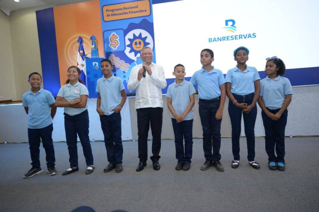 Más de 1,300 estudiantes de Azua reciben capacitación financiera con el programa Puedo Banreservas, eldigital.com.do