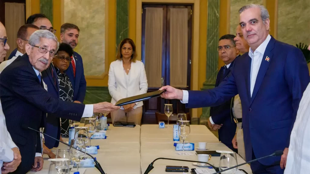 CES entrega informe final sobre crisis haitiana a Abinader, eldigital.com.do