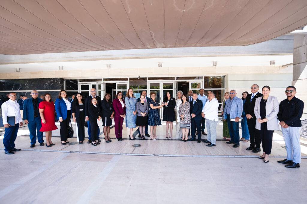 La Procuraduría General hace entrega formal de 20 camionetas para labores de las fiscalías, eldigital.com.do