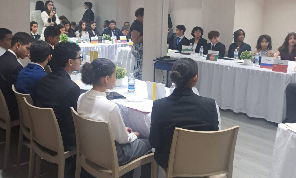 Estudiantes de Secundaria de MIDUHO participan en su Modelo Interno de las Naciones Unidas, eldigital.com.do
