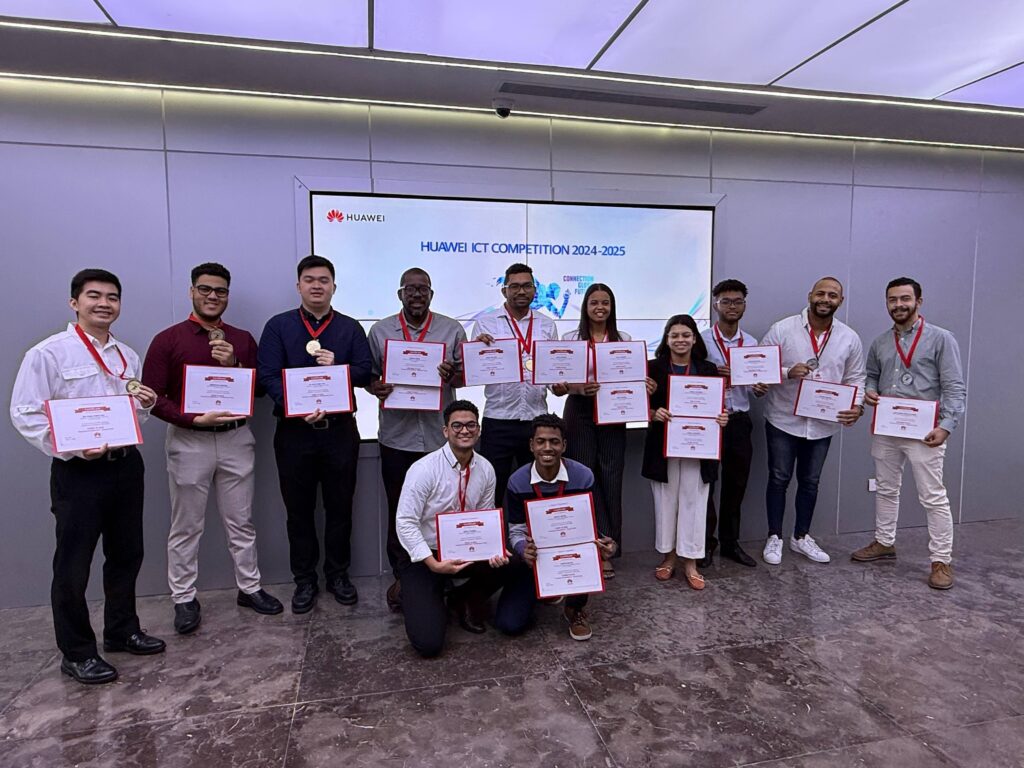 Los equipos de PUCMM e INTEC fueron reconocidos por su dominio en áreas como inteligencia artificial y big data, consolidando el liderazgo académico y tecnológico del país en la región. eldigital.com.do