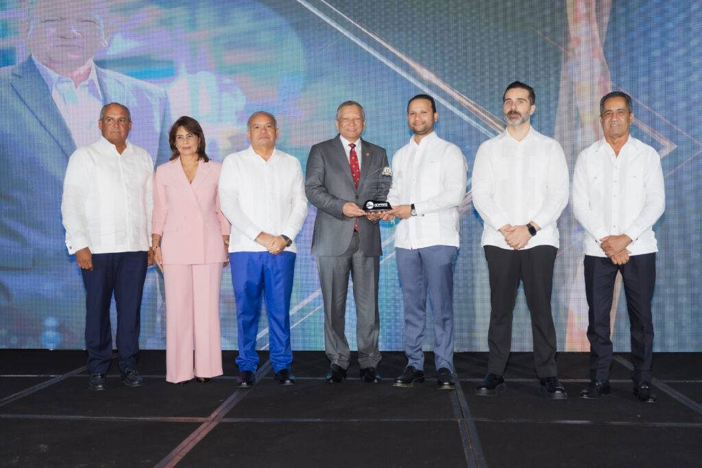 Productores de asfalto reconoce al doctor Leonardo Aguilera por su apoyo al desarrollo del sector, eldigital.com.do