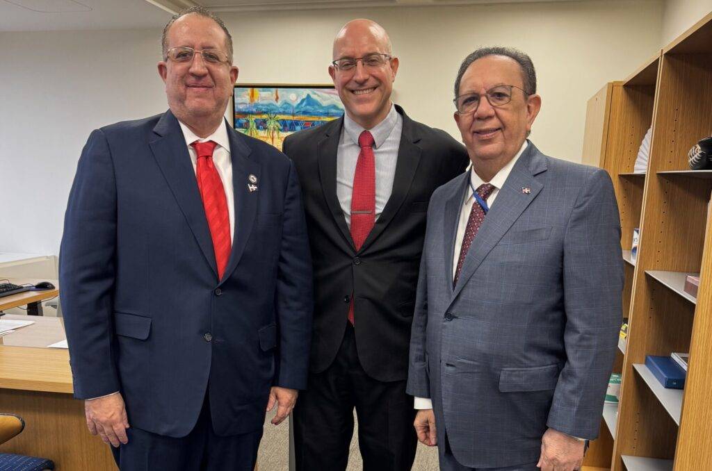 Gobernador Valdez Albizu y ministro Magín Díaz se reúnen con el director ejecutivo del FMI, eldigital.com.do