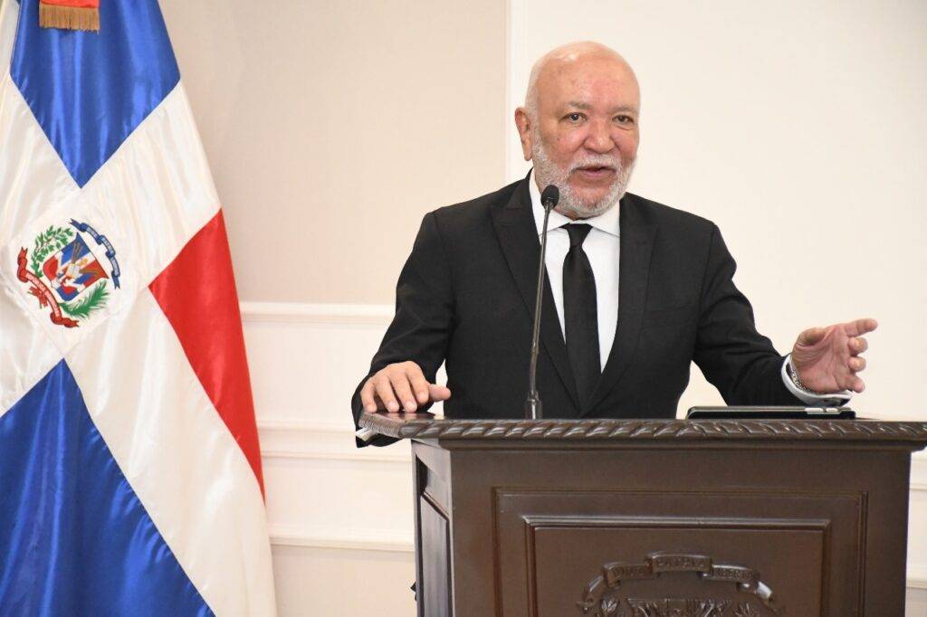 Senado reconoce al comunicador Jochy Santos por sus 50 años de trayectoria, eldigital.com.do