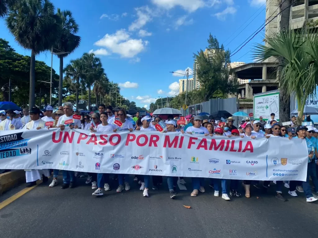 Iglesia Católica realiza "Un Paso por mi Familia", eldigital.com.do