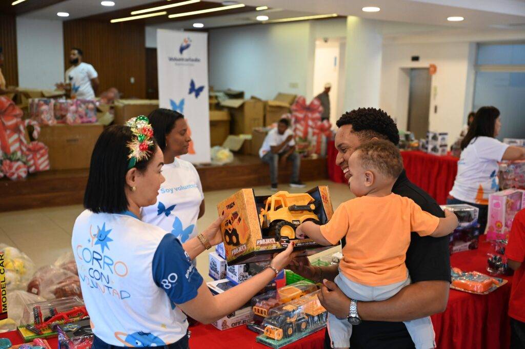 Voluntariado Banreservas llena de alegría el Día de Reyes con entrega de juguetes, eldigital.com.do