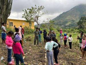 Niños de la Mini-Facultad en Rancho la Guardia reciben orientación de expertos en suelos cultivables, eldigital.com.do