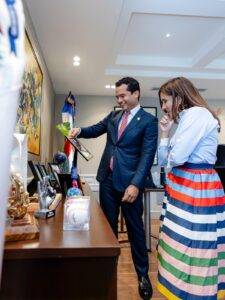 *Embajadora de EE.UU visita en su despacho al senador Omar Fernández, eldigital.com.do