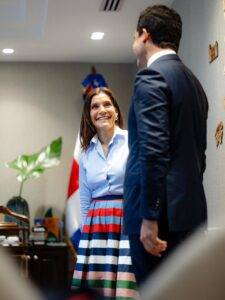 *Embajadora de EE.UU visita en su despacho al senador Omar Fernández, eldigital.com.do